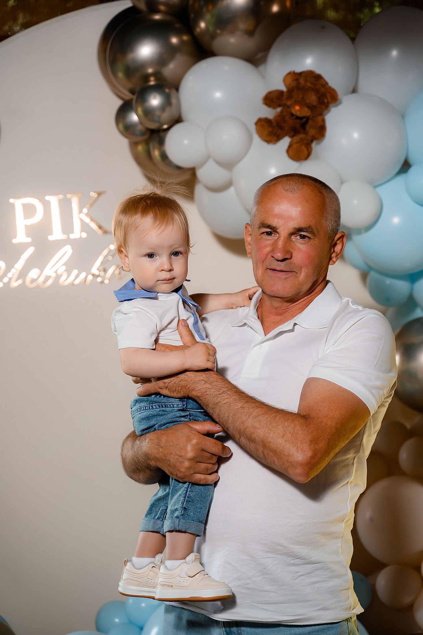 Леву 1 рік — Зйомка на бенкеті #49