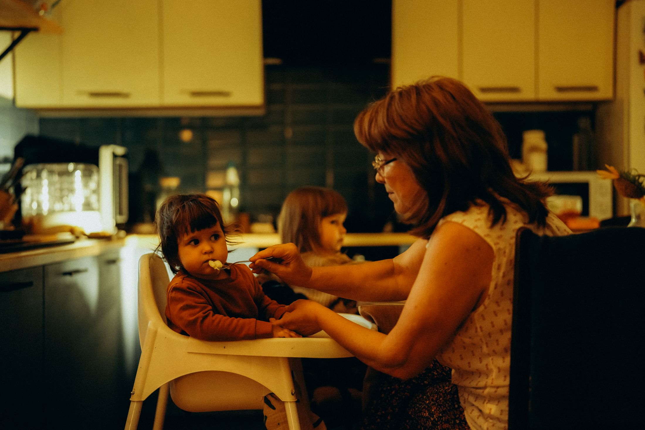 Mom with her little daughters — Wedding/Love story/Family #109