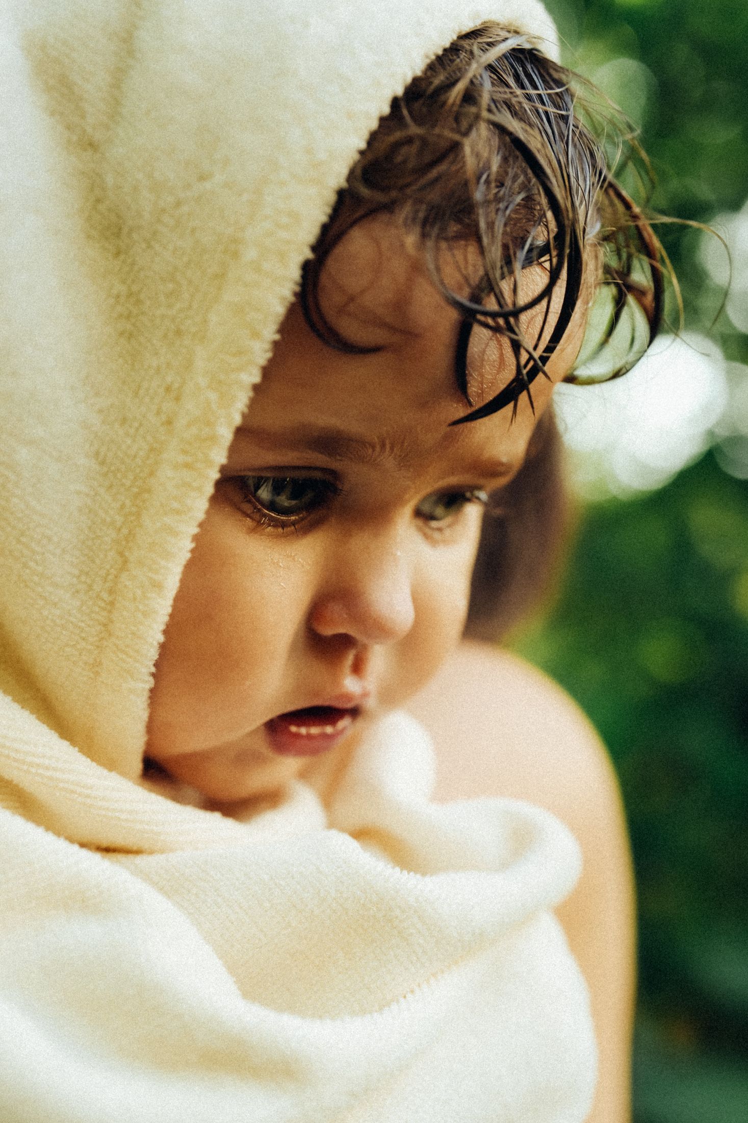 Mom with her little daughters — Wedding/Love story/Family #36