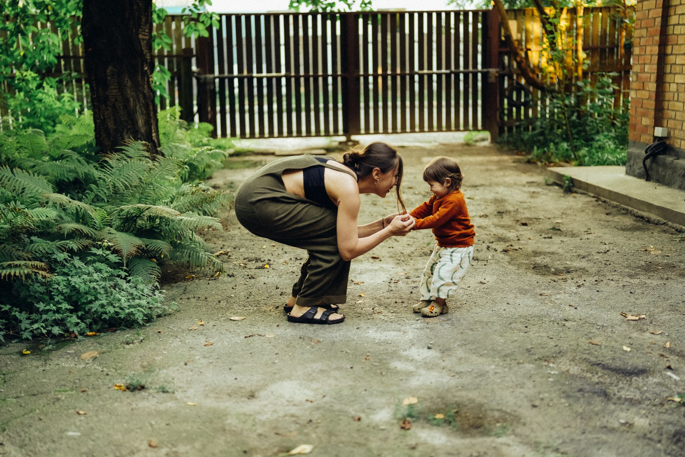 Mom with her little daughters — Wedding/Love story/Family #95