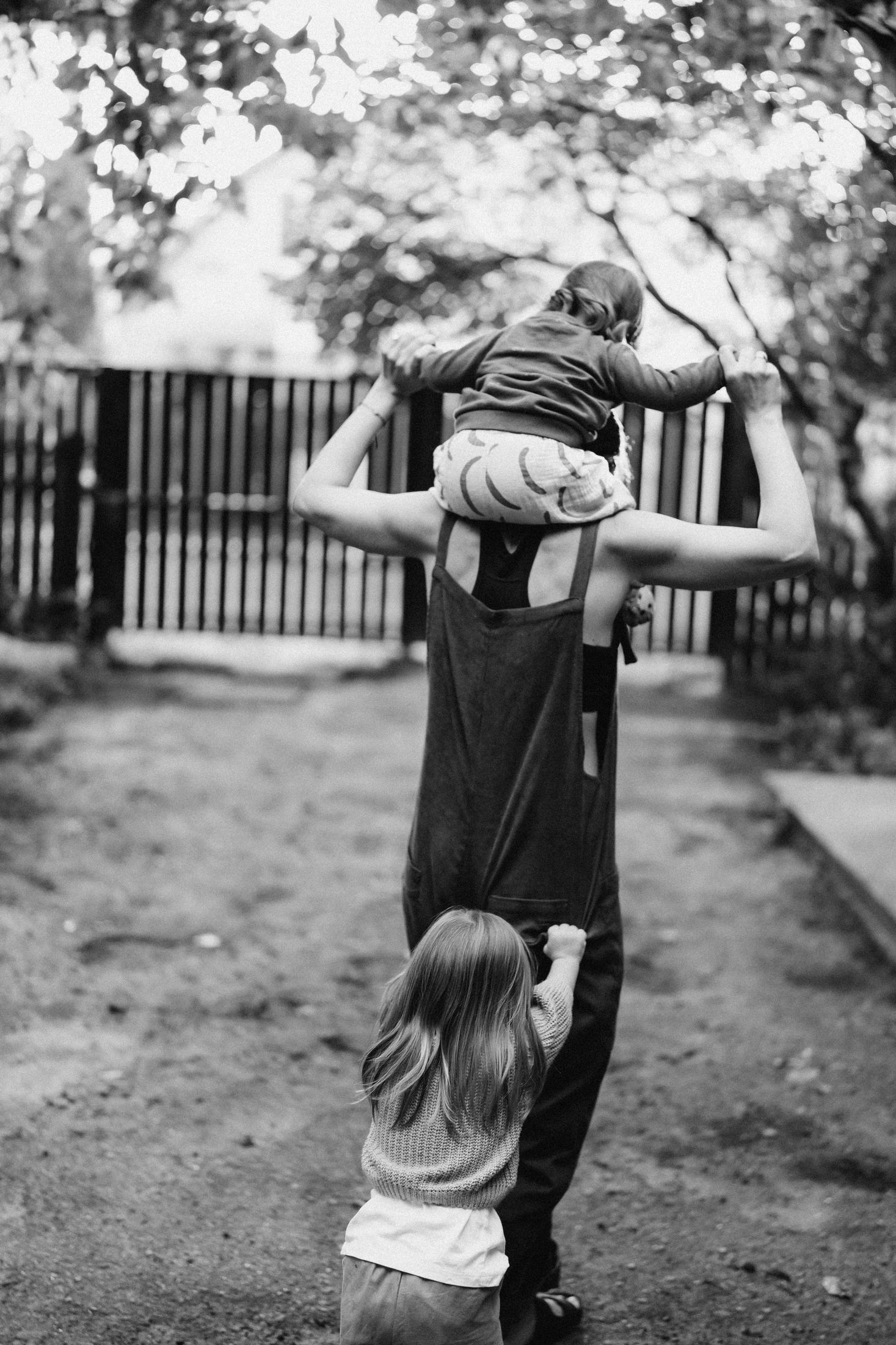 Mom with her little daughters — Wedding/Love story/Family #98