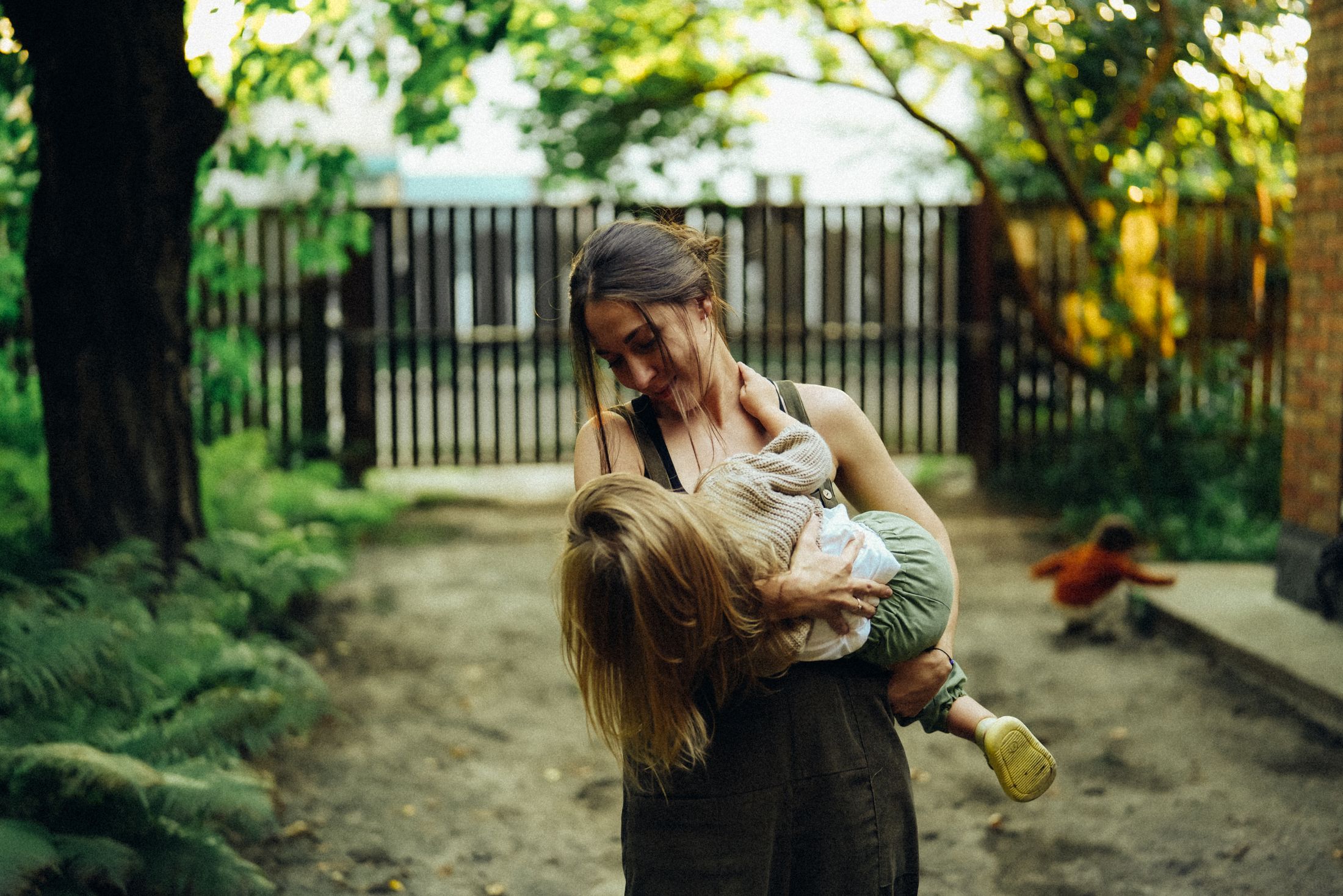 Mom with her little daughters — Wedding/Love story/Family #86
